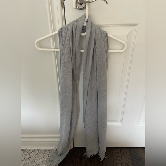 Bundle of Scarves - Picture 3 of 4